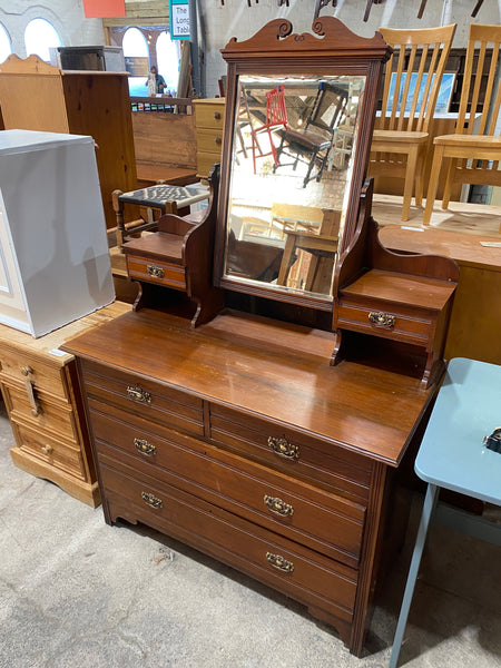 Dressing chest with Mirror