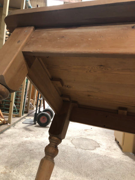 GHC - Rustic Solid Pine Farmhouse Kitchen Table