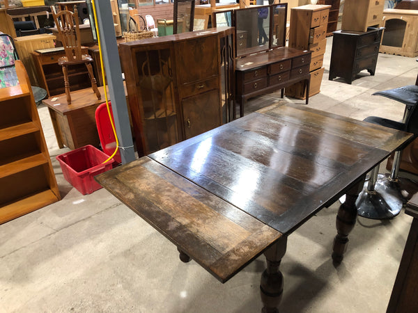 Oak drawer leaf table.
