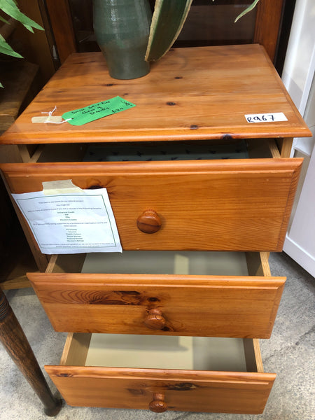 REF - Small solid pine chest of drawers