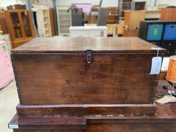 GHC - Vintage Trunk with Dovetail Joints