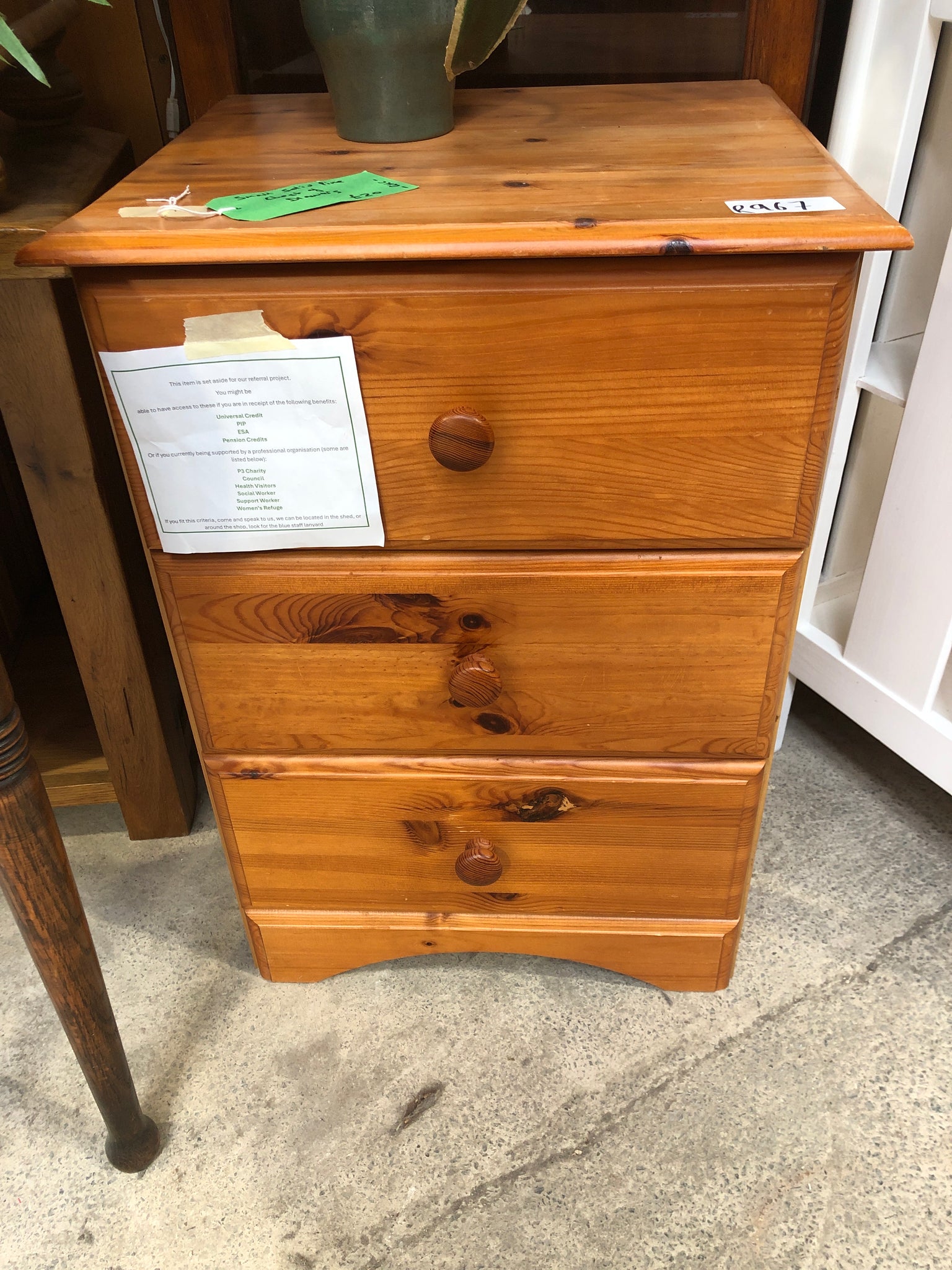 REF - Small solid pine chest of drawers
