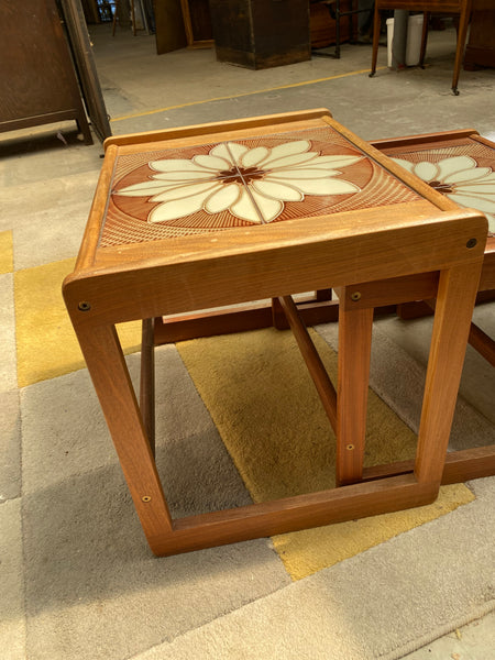 Set of 3 Nest Tables Teak and Tile
