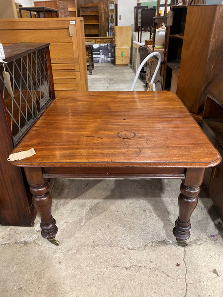 Victorian Mahogany Dining Table
