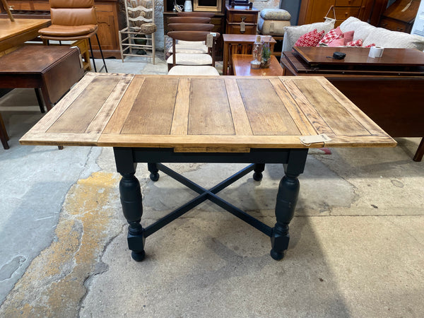 Cotswold Style Oak Draw Leaf Table