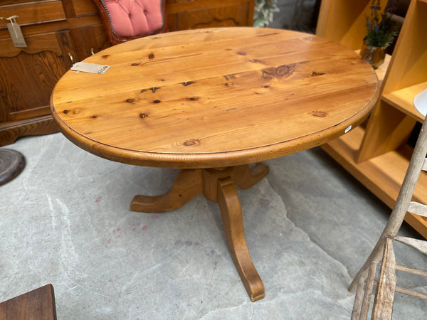 Pine Oval Pedestal Dining Table