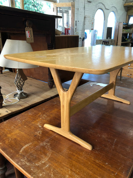 Contemporary Oak Veneer Coffee Table