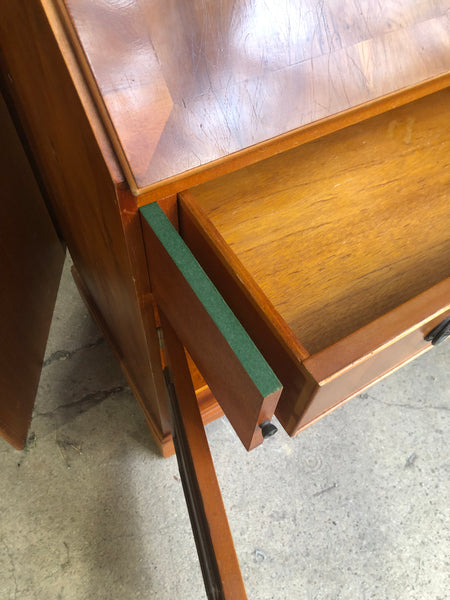 Vintage Bureau