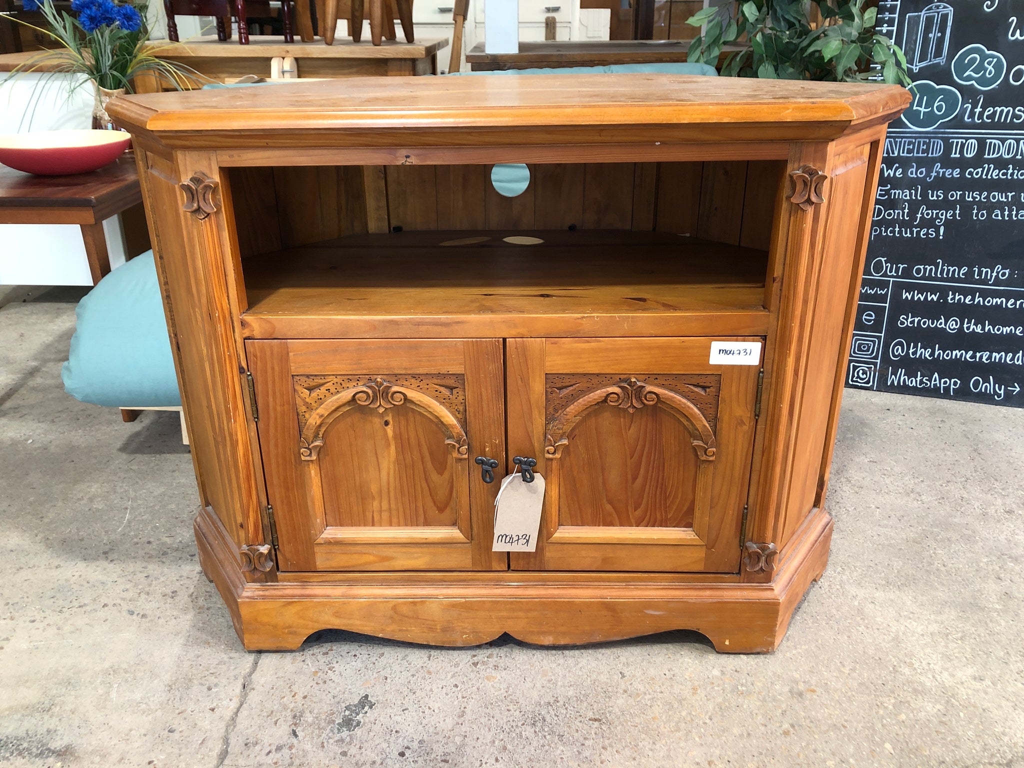 Pine Corner TV Unit