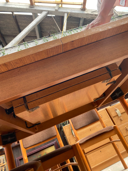Schreiber Extendable Table + 4 Chairs