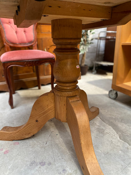 Pine Oval Pedestal Dining Table