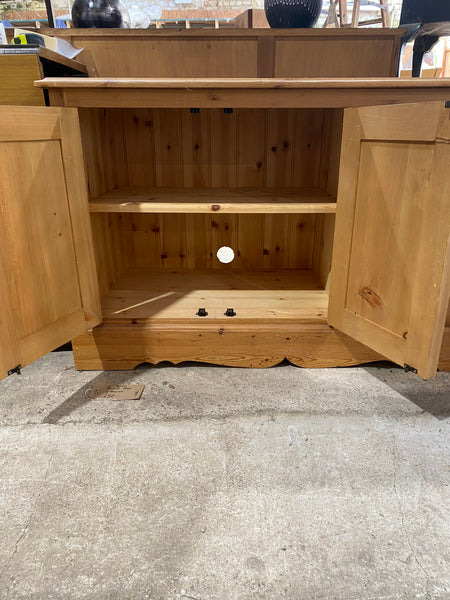 REF - Pine Compact TV Stand