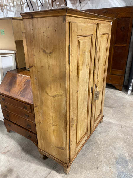 Large Rustic Pine Linen Cupboard Wardrobe