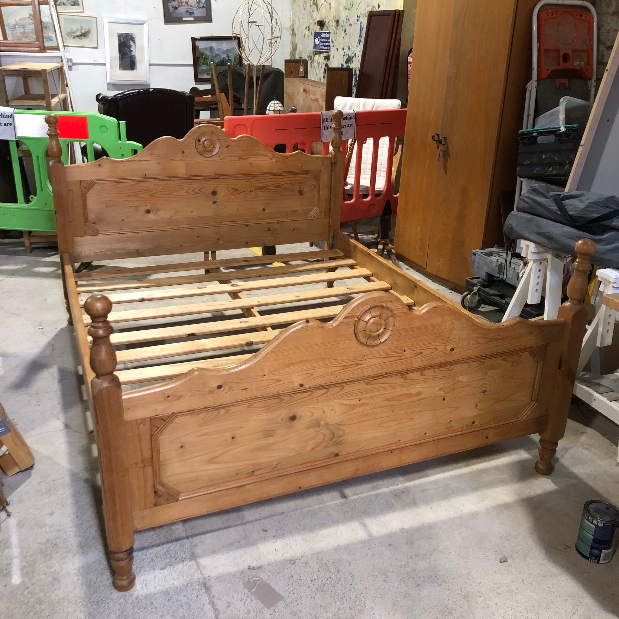 Wooden King Sized Bed - REF HRC