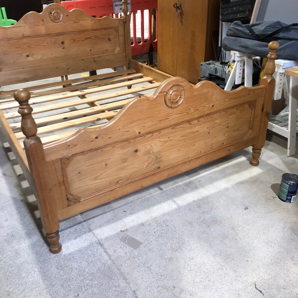 Wooden King Sized Bed - REF HRC