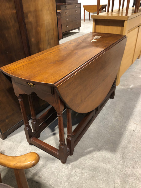 Drop leaf table