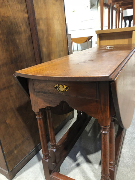 Drop leaf table