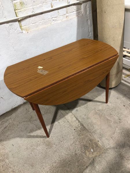 Drop leaf table