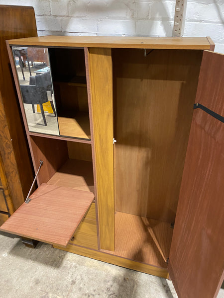 Veneer Gentleman’s wardrobe