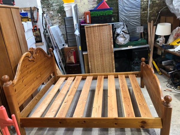 Kingsize wooden Bedframe - M04941