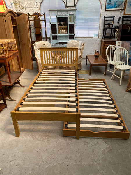 Single Oak Bed W/Trundle