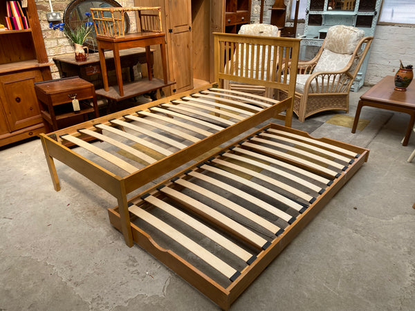 Single Oak Bed W/Trundle