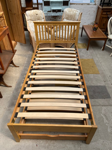 Single Oak Bed W/Trundle