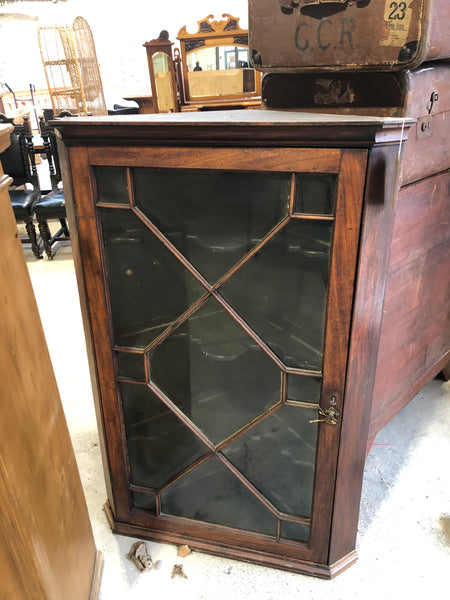 Corner cupboard