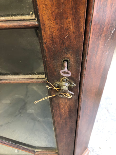 Corner cupboard