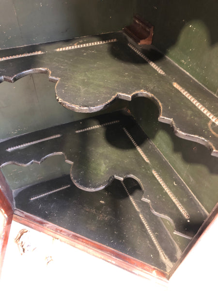 Corner cupboard