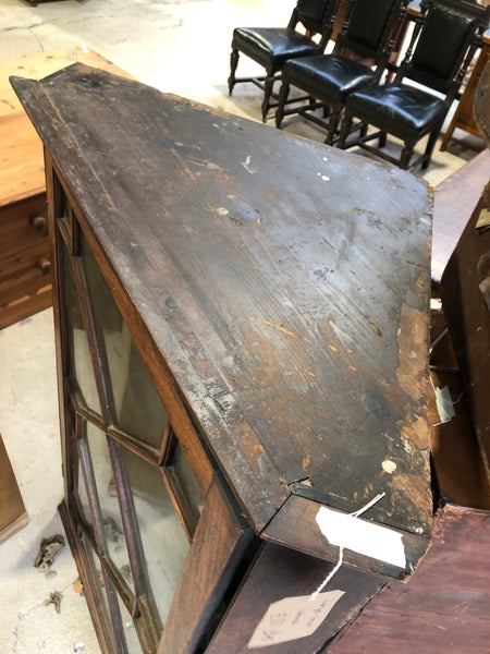 Corner cupboard