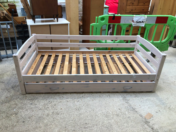 Single trundle bed