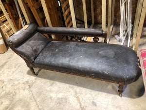 Black Chaise Longue