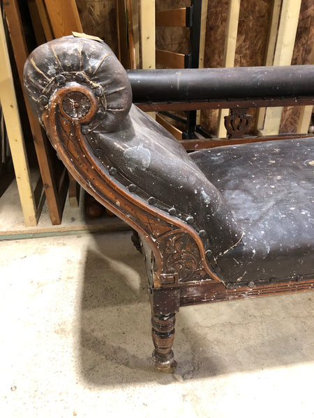Black Chaise Longue