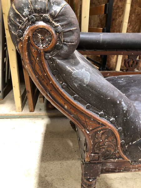 Black Chaise Longue