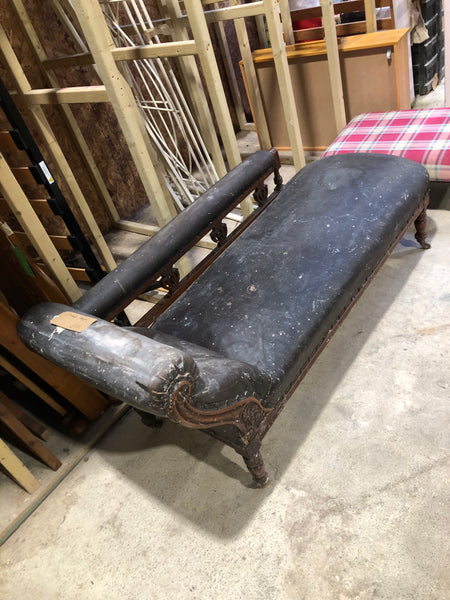 Black Chaise Longue