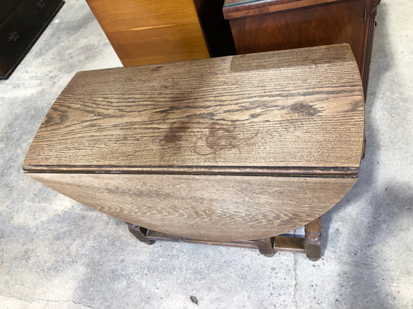 Drop leaf table