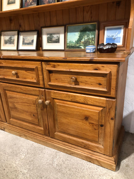Pine dresser