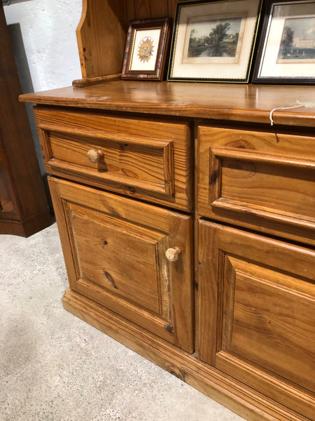 Pine dresser