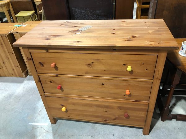 Pine chest of drawers
