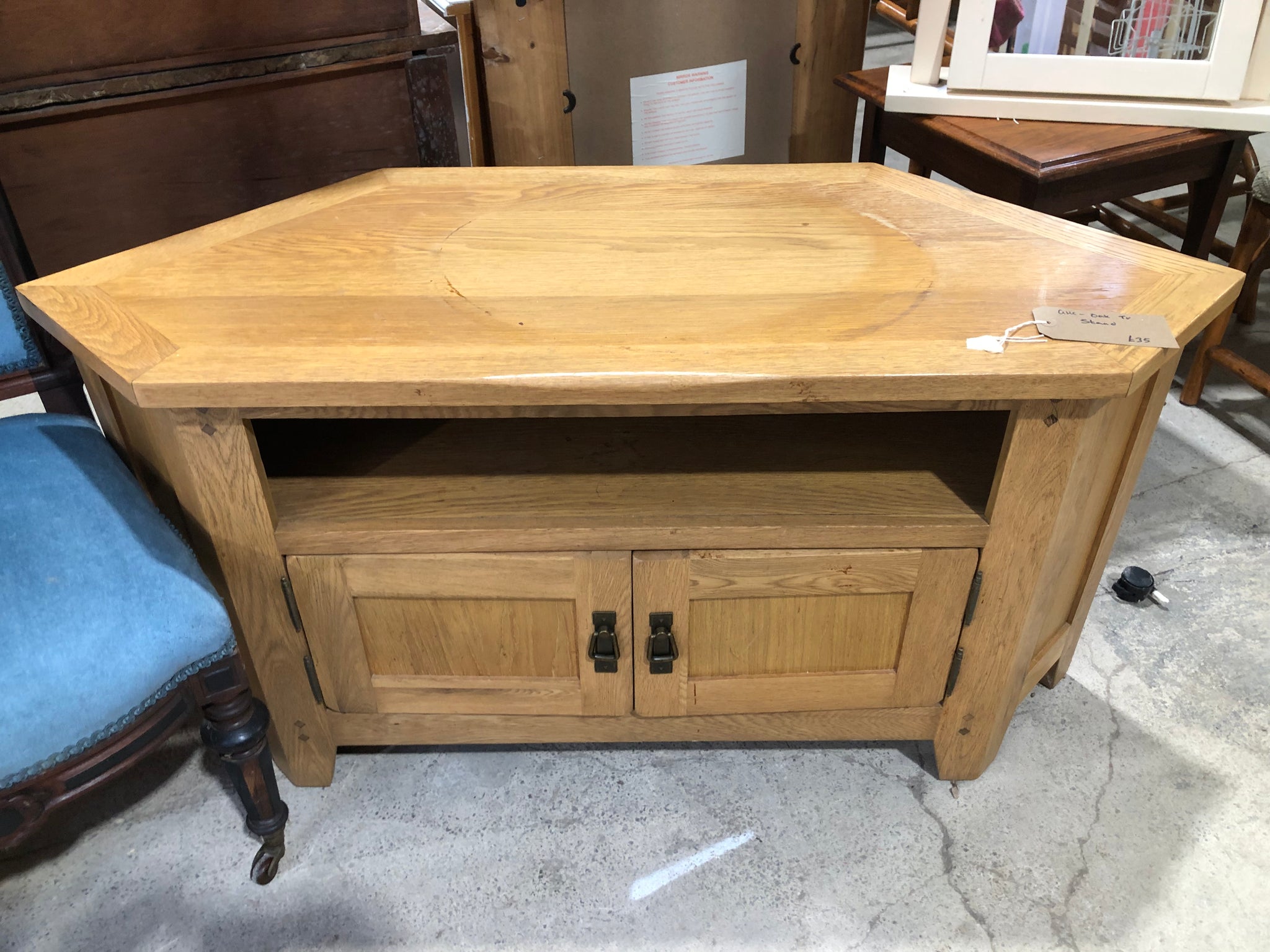 GHC Oak TV Stand