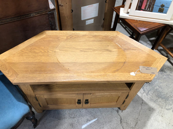 GHC Oak TV Stand