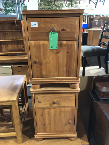 Pair of Pine Bedside Cabinets - REF