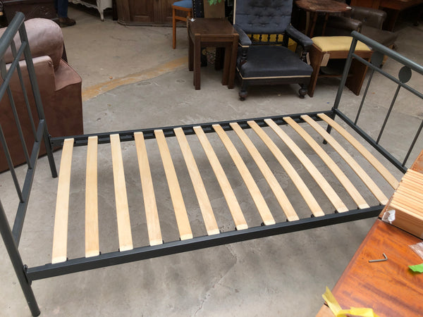 Single metal bedframe - R1167