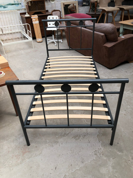 Single metal bedframe - R1167