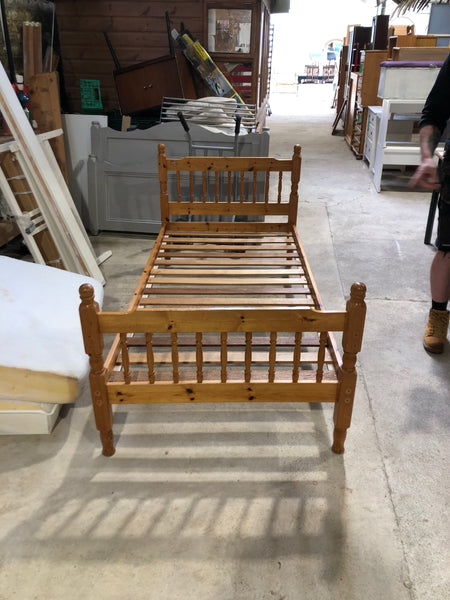 Single Wooden Bed - Ref