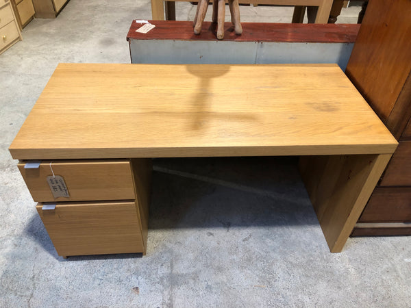 Contemporary oak veneer desk